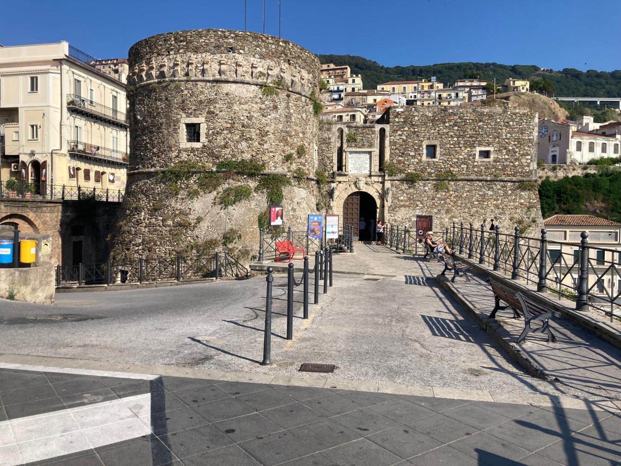Apartamento Residenza Ferdinando - 40M Dal Mare Pizzo  Exterior foto